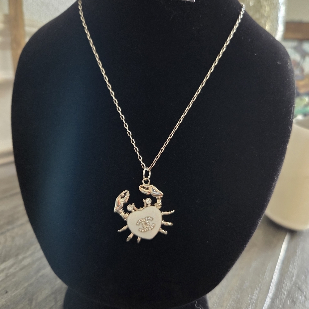 CHANEL WHITE BLING Crab Pendant With Bowtie Adjustable Silver 925, 22" Chain